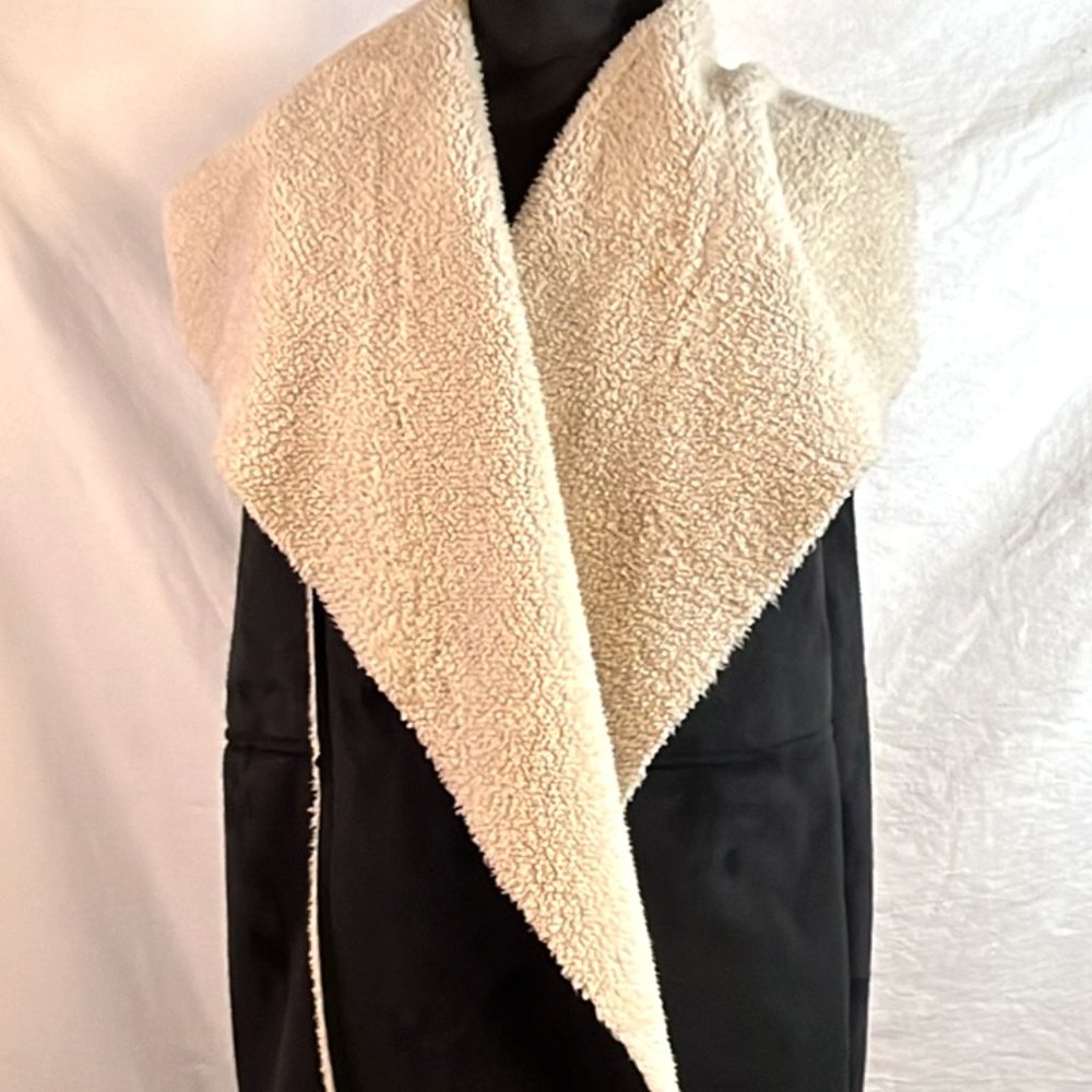 SUSINA Black Tan Fleece Lined Faux Suede Open Vest Boho Hippie Outdoors Warmth
